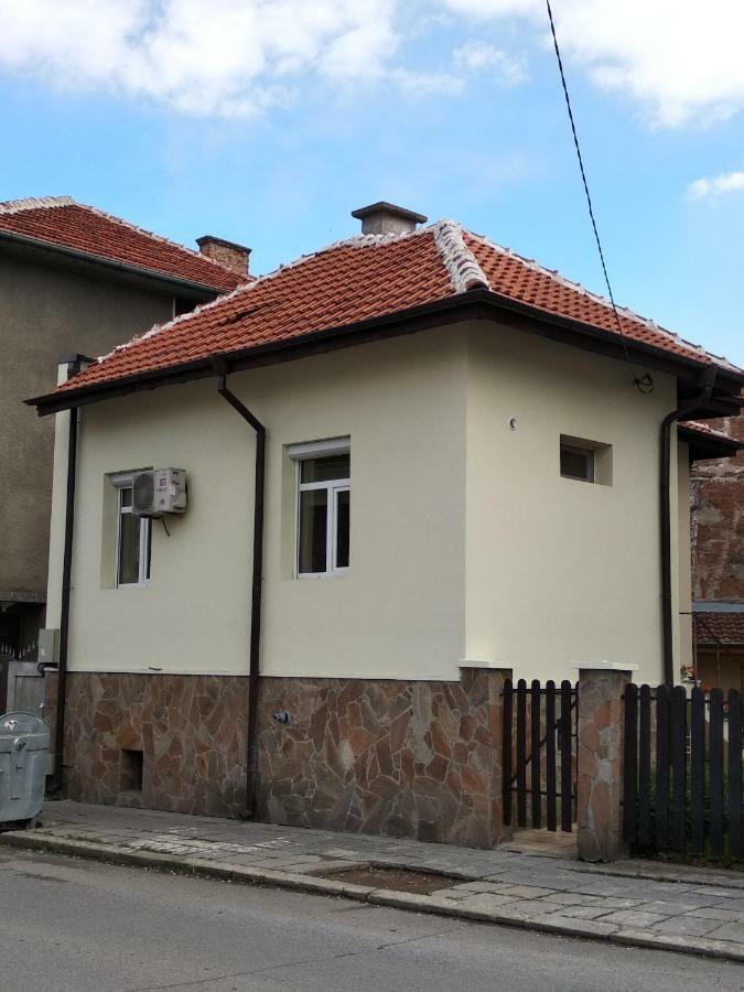 Къща За Гости Ирис Kjusztendil Kültér fotó